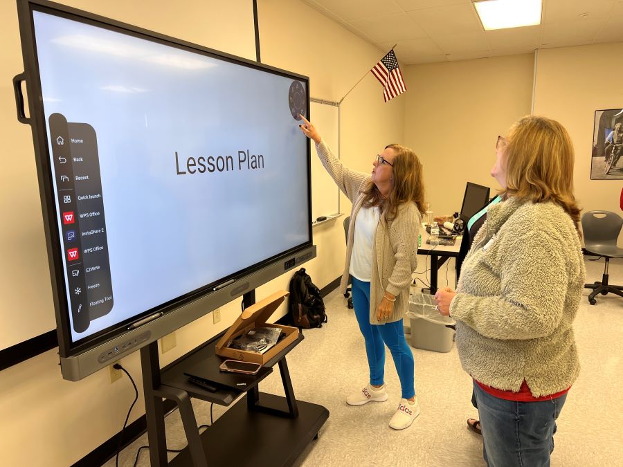 Teachers Training on Interactive Panels